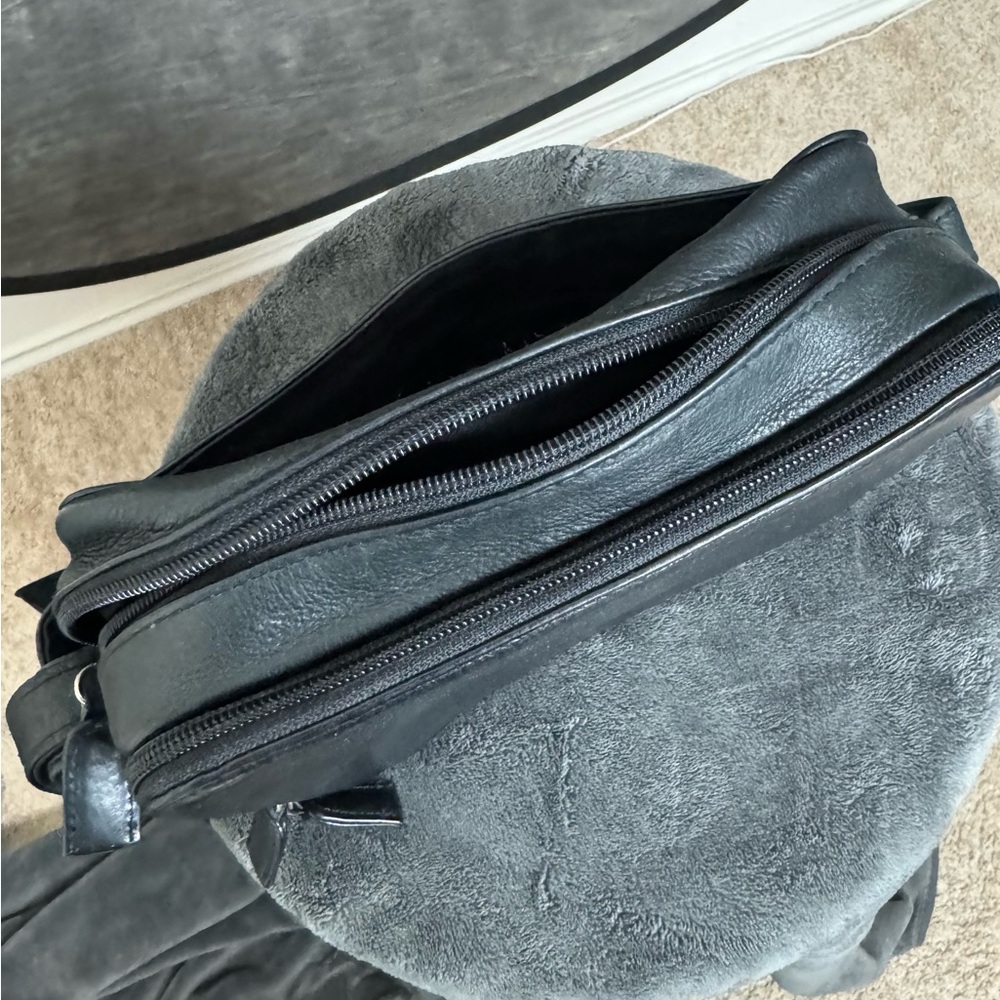 Tignanello Black Leather Crossbody Organizer Bag - Picture 8 of 11